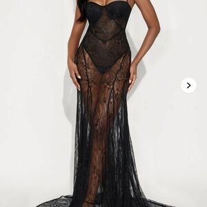 Elegant Black Lace Evening Dress